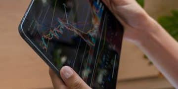 Altcoin Fundamental Analysis: Evaluating Whitepapers & Roadmaps - Cover Image